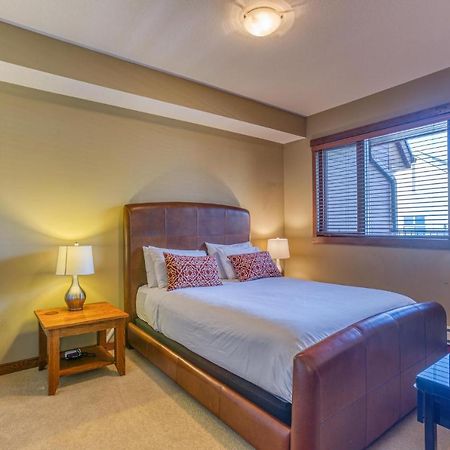 Rundle Rise - Spacious Condo Steps From Main Street Canmore Bagian luar foto