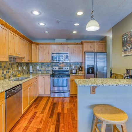 Rundle Rise - Spacious Condo Steps From Main Street Canmore Bagian luar foto