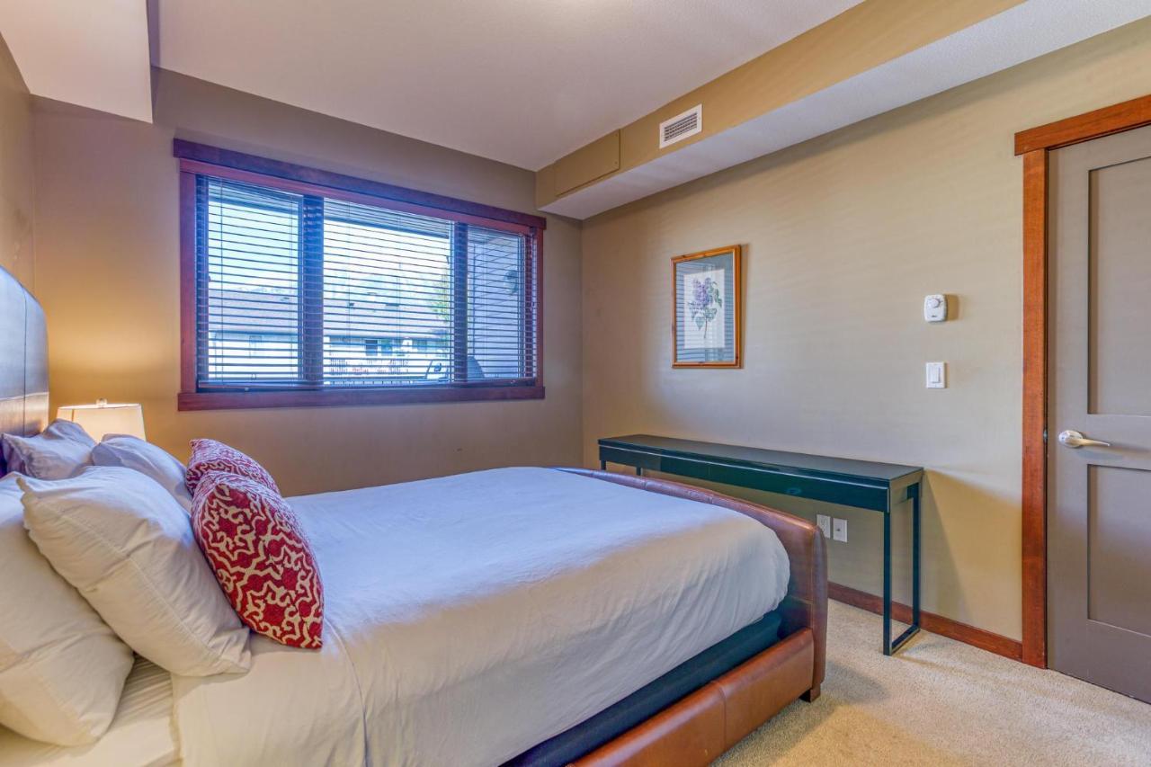 Rundle Rise - Spacious Condo Steps From Main Street Canmore Bagian luar foto
