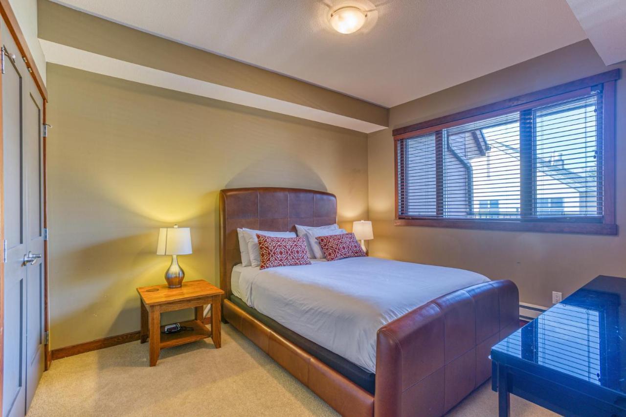 Rundle Rise - Spacious Condo Steps From Main Street Canmore Bagian luar foto