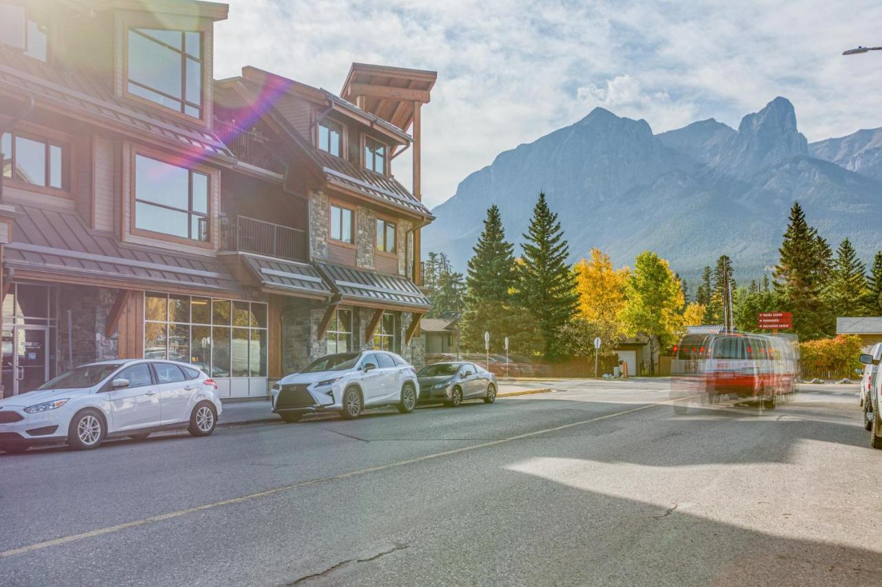 Rundle Rise - Spacious Condo Steps From Main Street Canmore Bagian luar foto