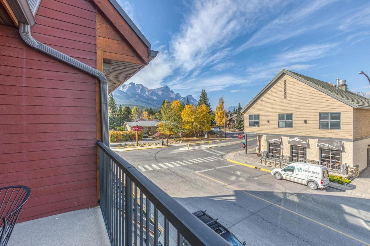 Rundle Rise - Spacious Condo Steps From Main Street Canmore Bagian luar foto