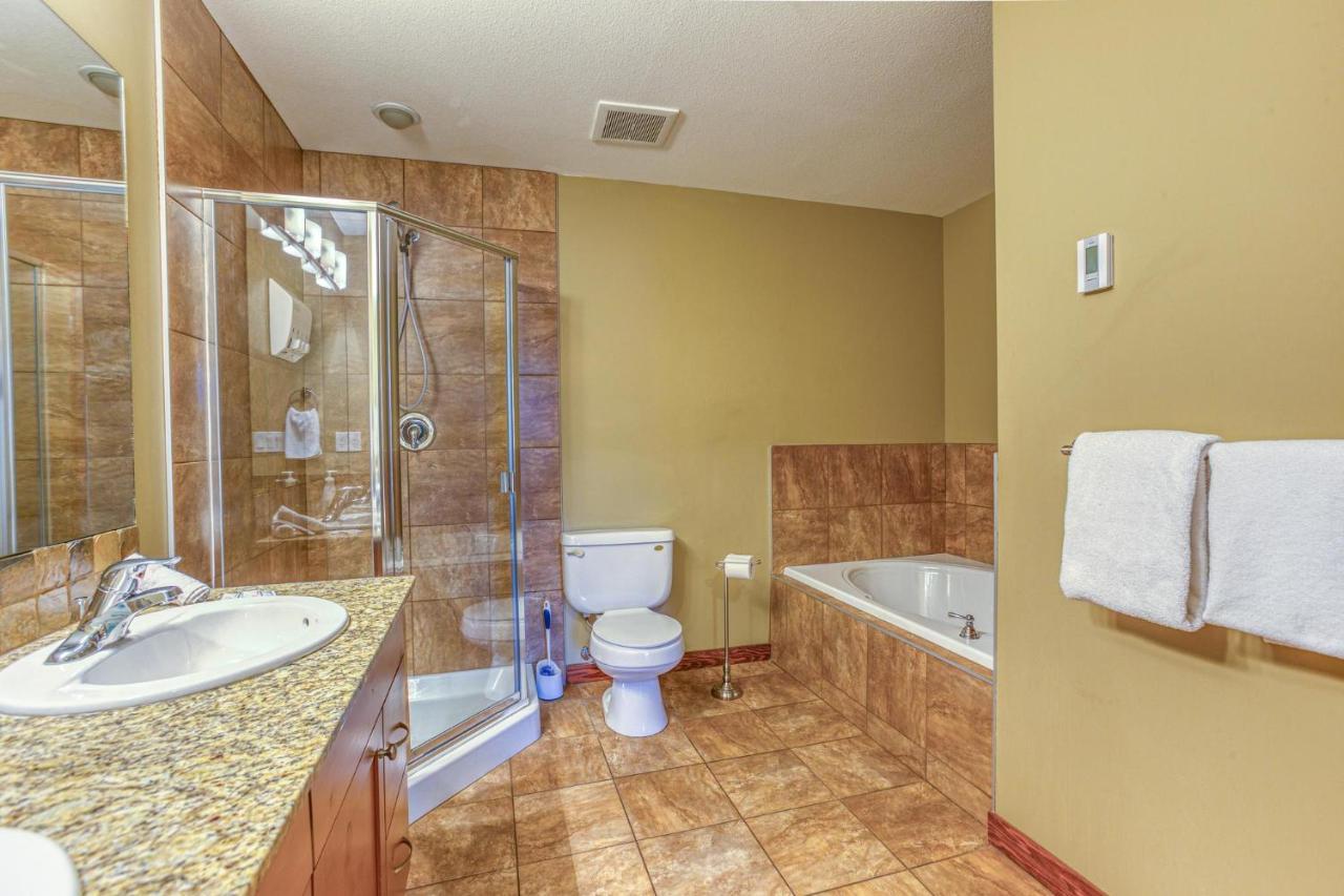 Rundle Rise - Spacious Condo Steps From Main Street Canmore Bagian luar foto