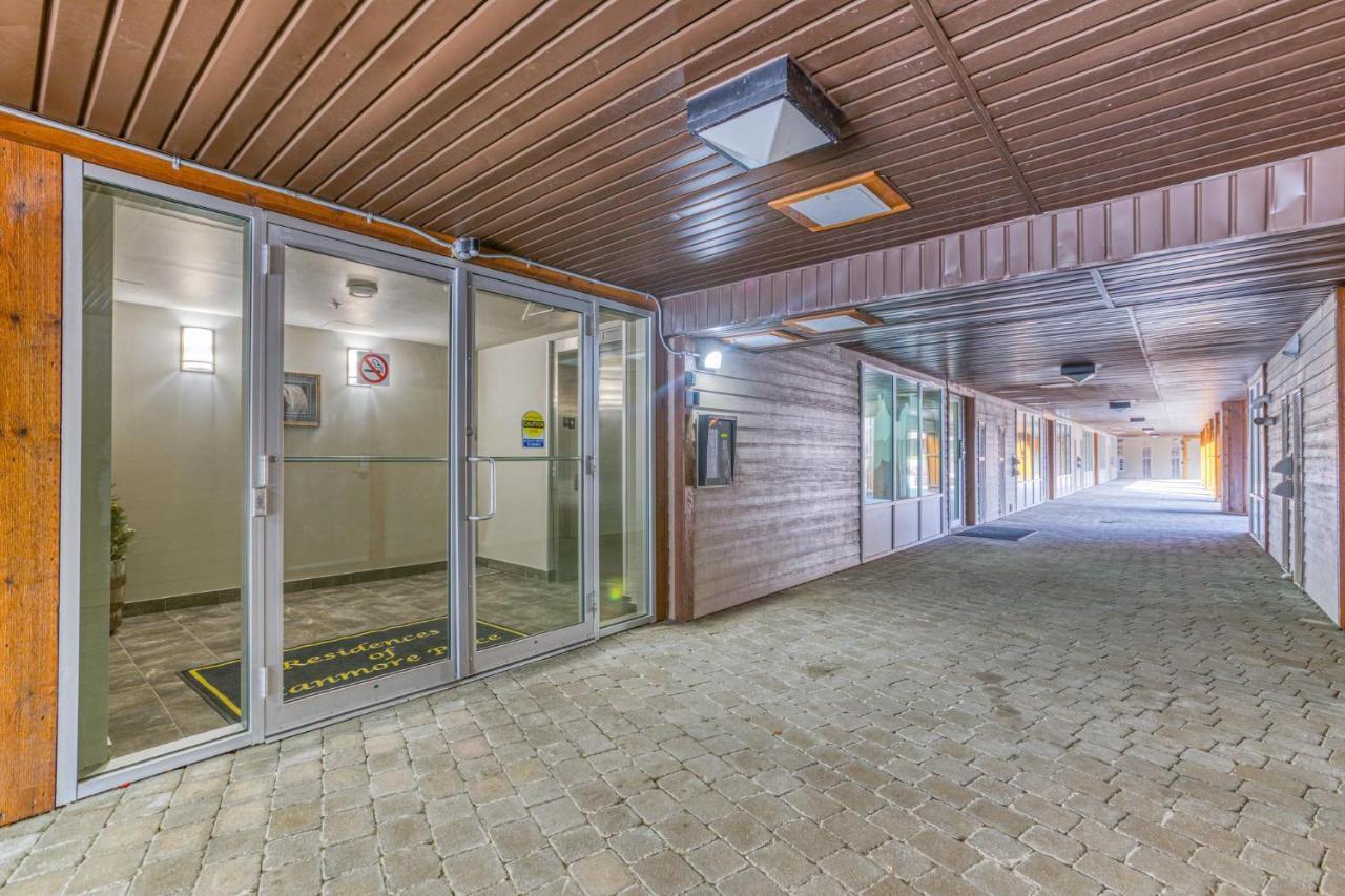 Rundle Rise - Spacious Condo Steps From Main Street Canmore Bagian luar foto